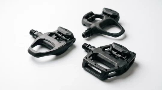 Professional comparison of Look Keo, Shimano SPD-SL, and Speedplay carbon pedal systems for cycling knee protection